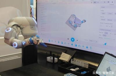 5G+機(jī)器人+云服務(wù) 三駕馬車(chē)驅(qū)動(dòng)智能產(chǎn)業(yè)新變革